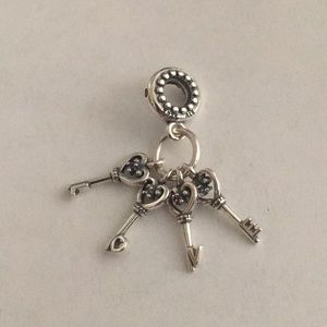 Pandora keys of love dangle 797654NPMMX